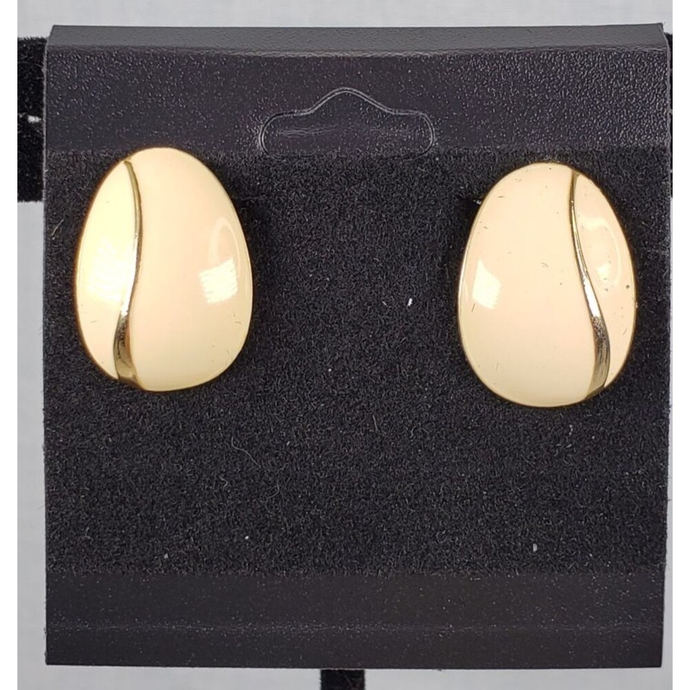 Vintage Crown Trifari 60s MCM White Enamel Egg Shape Gold Tone Clip On Earrings - Picture 3 of 12